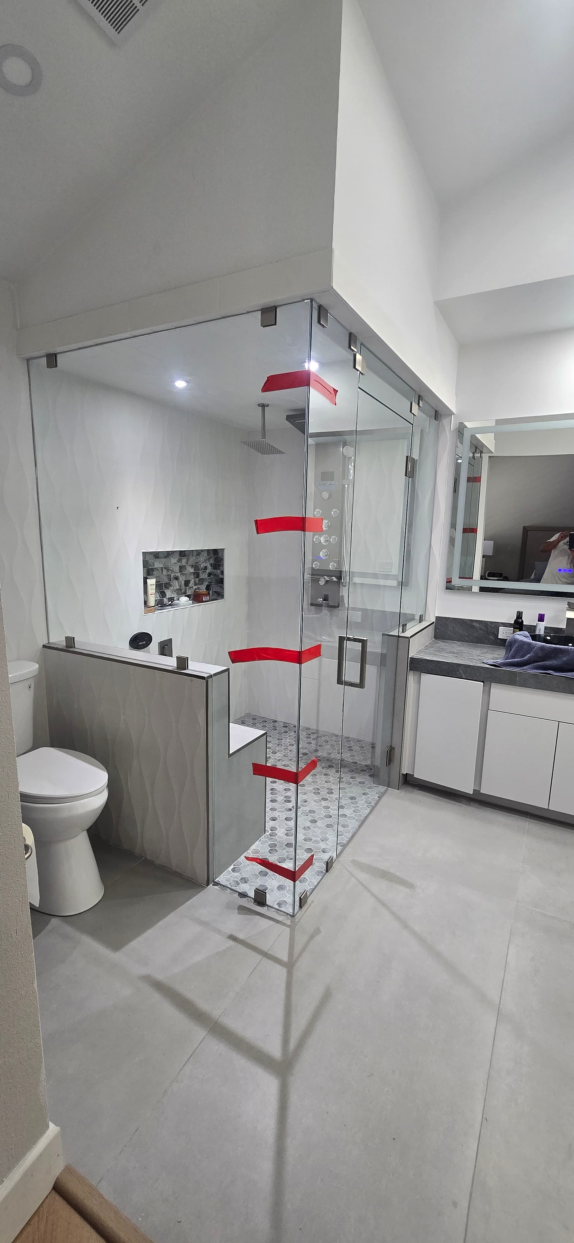 Large frameless shower with steam system